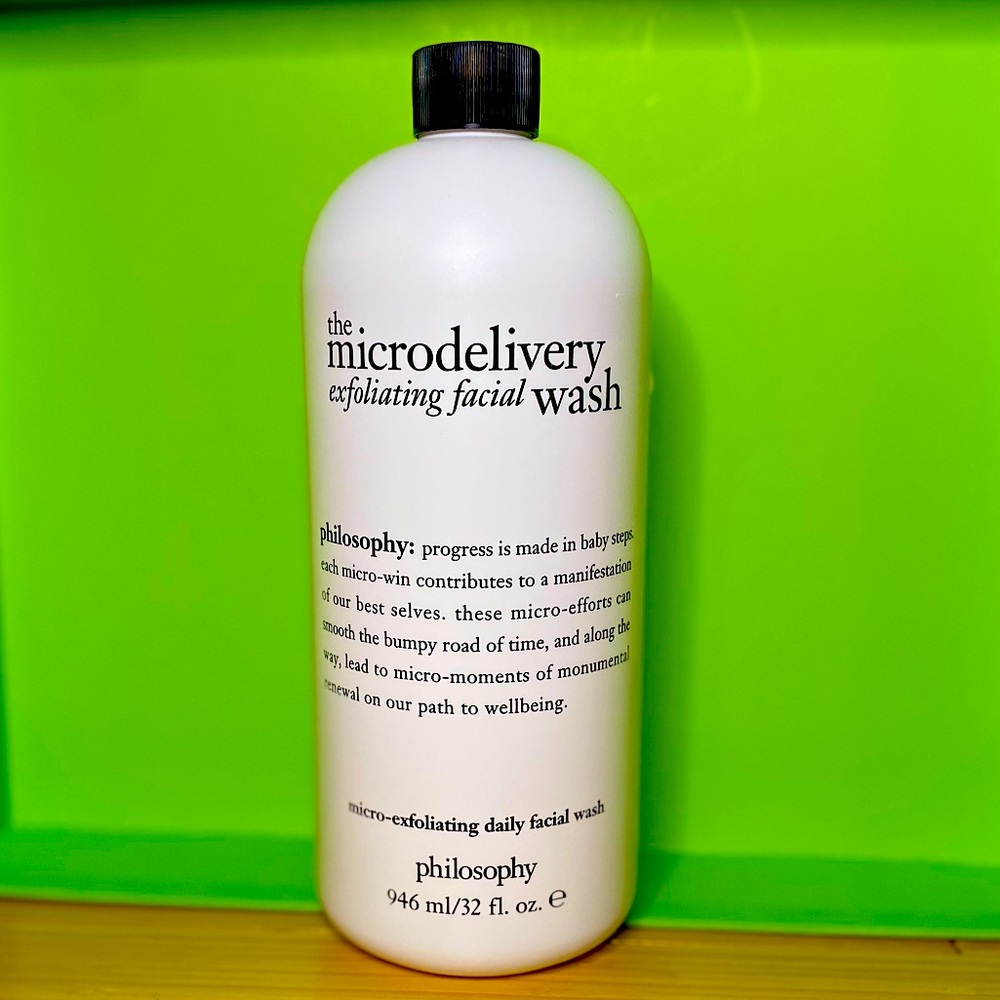Philosophy exfoliating facial wash
microdelivery wash *pump not included*